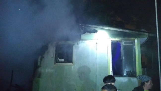 Incendio destruyó dos viviendas en cerro Playa Ancha de Valparaíso