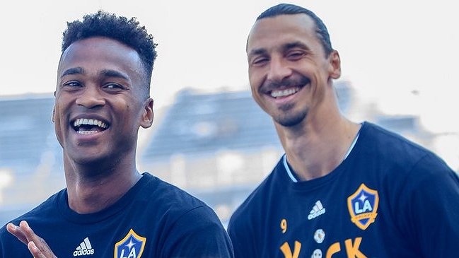 Una niña cantó el himno de Estados Unidos y dejó boquiabierto a Zlatan Ibrahimovic