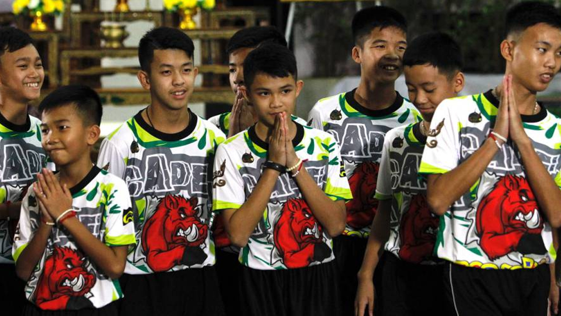 Los niños rescatados de la cueva de Tailandia viajarán a Argentina en octubre