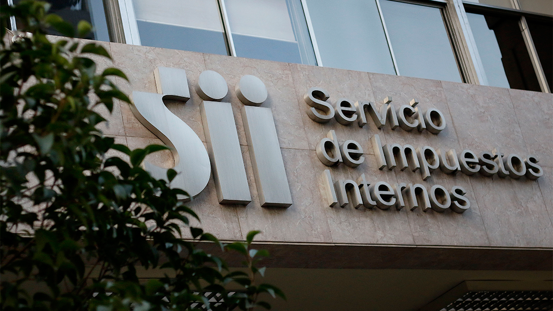 Subdirector del SII enfrenta denuncia de su hija por abuso sexual