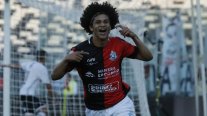 Venezolano Eduard Bello fue el crack de la fecha 23 del Campeonato Nacional
