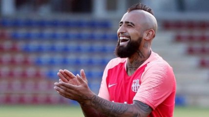 Arturo Vidal recibió la especial visita de una "conocida" familia chilena en Barcelona