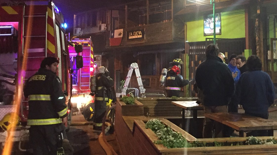 Incendio afecta local comercial en el Barrio Esmeralda de Valdivia