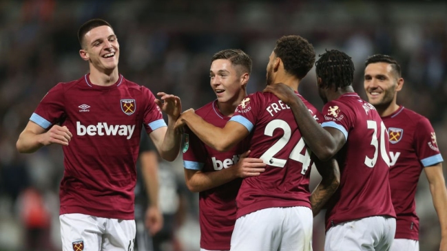 West Ham de Pellegrini aplastó a equipo de la cuarta división y avanzó en la Copa de la Liga