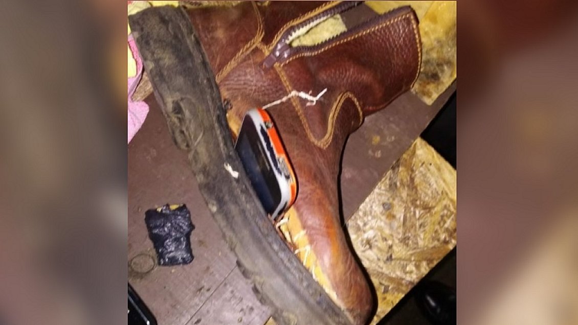 Innovación ilegal: Visitante de cárcel escondió celulares en las suelas de sus zapatos