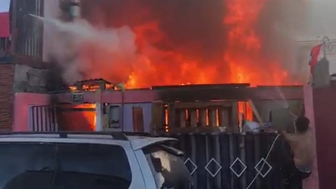 Una casa fue consumida por incendio en Iquique