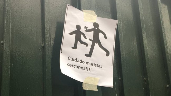 Denunciantes protestaron frente a la casa marista: 
