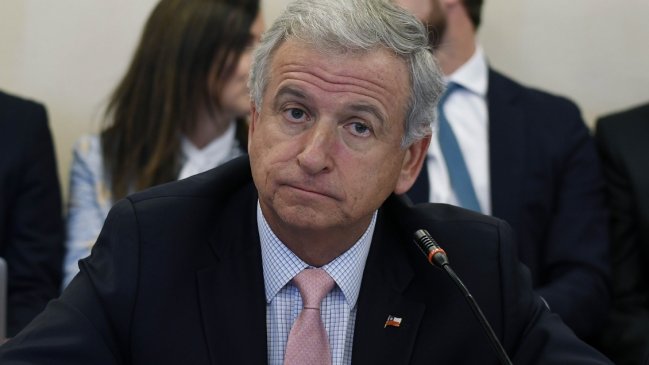 Parlamentarios pedirán comisión investigadora por préstamo de Corfo al ministro Larraín