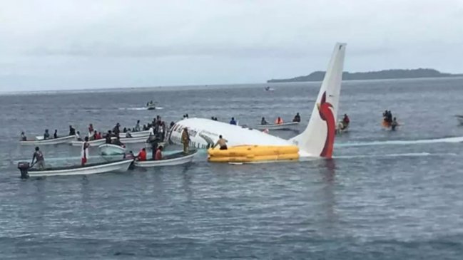 Avión se saltó la pista y se hundió en Micronesia