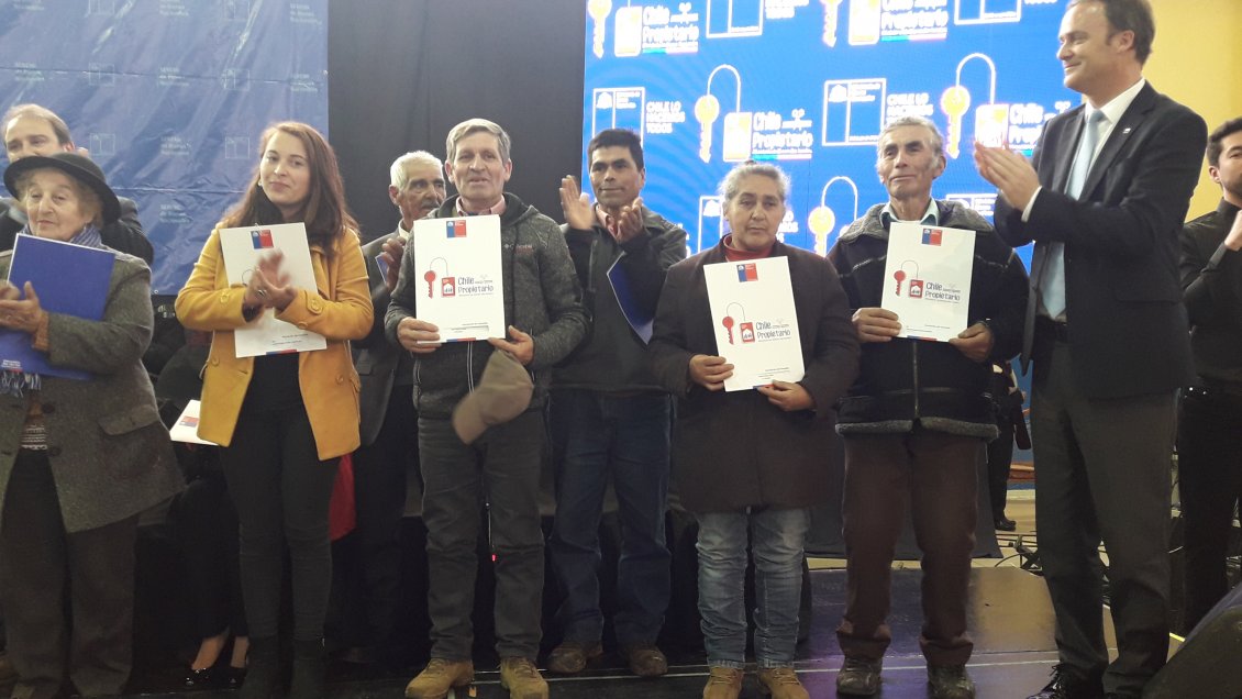 Ñuble: Ministro de Bienes Nacionales encabezó entrega de 260 títulos de dominio a familias de la región