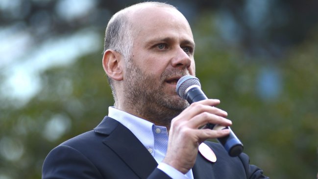 Senador Elizalde calificó a los llamados de unidad de Piñera como 