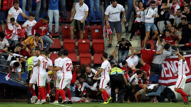 Varios hinchas resultaron heridos al ceder una valla durante el partido del Eibar de Fabián Orellana