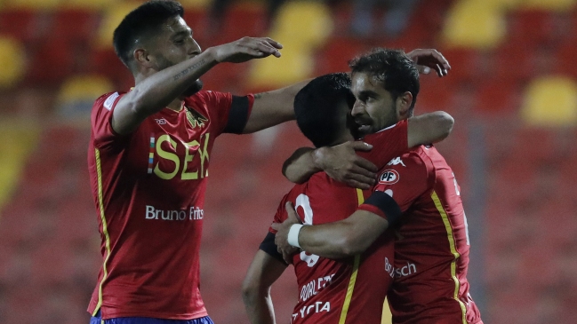 Unión Española volvió a meterse en puestos de Copa Sudamericana con triunfo sobre Curicó