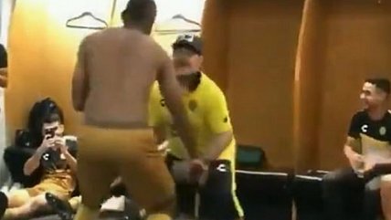   El divertido baile de Maradona luego del triunfo de su equipo en México 