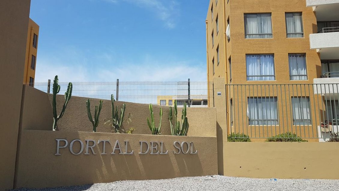 Arica: Menor de dos años cayó desde un quinto piso en el condominio Portal el Sol