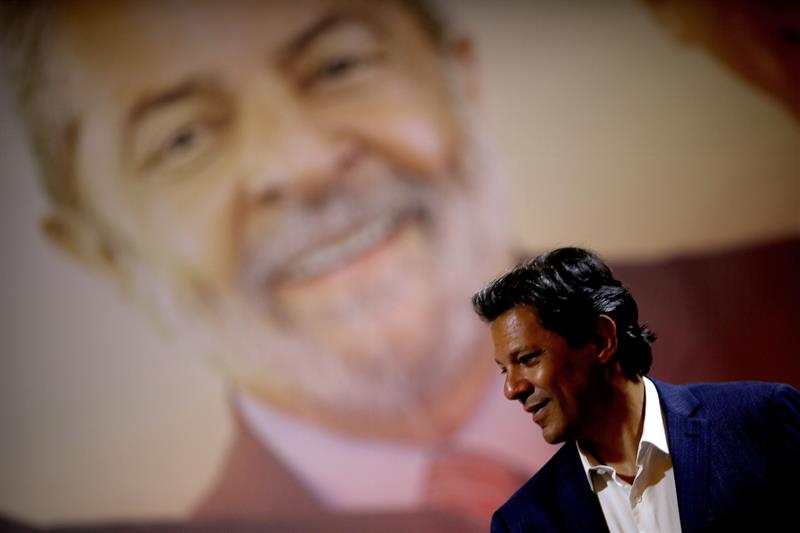 Lula pide a Brasil votar por la democracia y no por la 