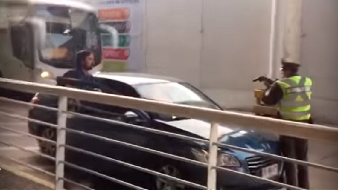 Nuevo incidente entre carabinero y conductor de Uber en el Aeropuerto de Santiago