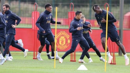   Manchester United entrenó para el duelo ante Valencia con un Alexis aún molesto 