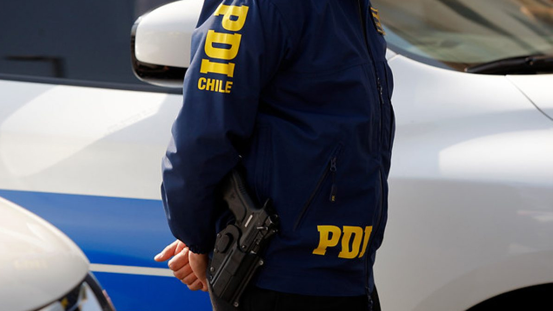 Delincuentes robaron decenas de armas y miles de municiones desde tienda de Santiago