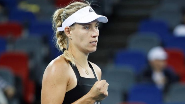 Angelique Kerber derribó a Carla Suárez y sigue a paso firme en Beijing