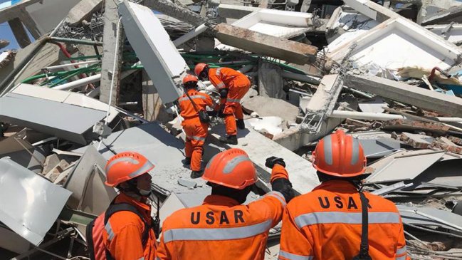 Aumenta a 1.234 el número de muertos por terremoto y tsunami en Indonesia