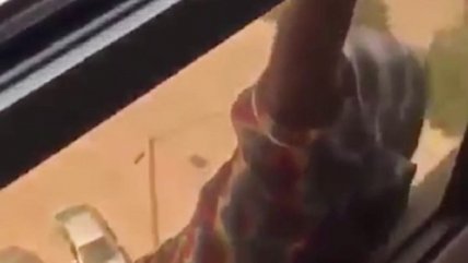Mujer grabó el escalofriante momento en que dejó caer al vacío a su empleada doméstica