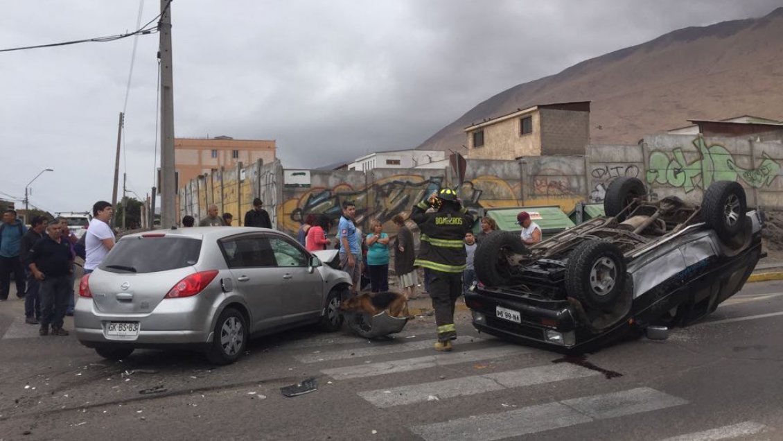 Iquique Choque y volcamiento dejó cuatro heridos Cooperativa.cl