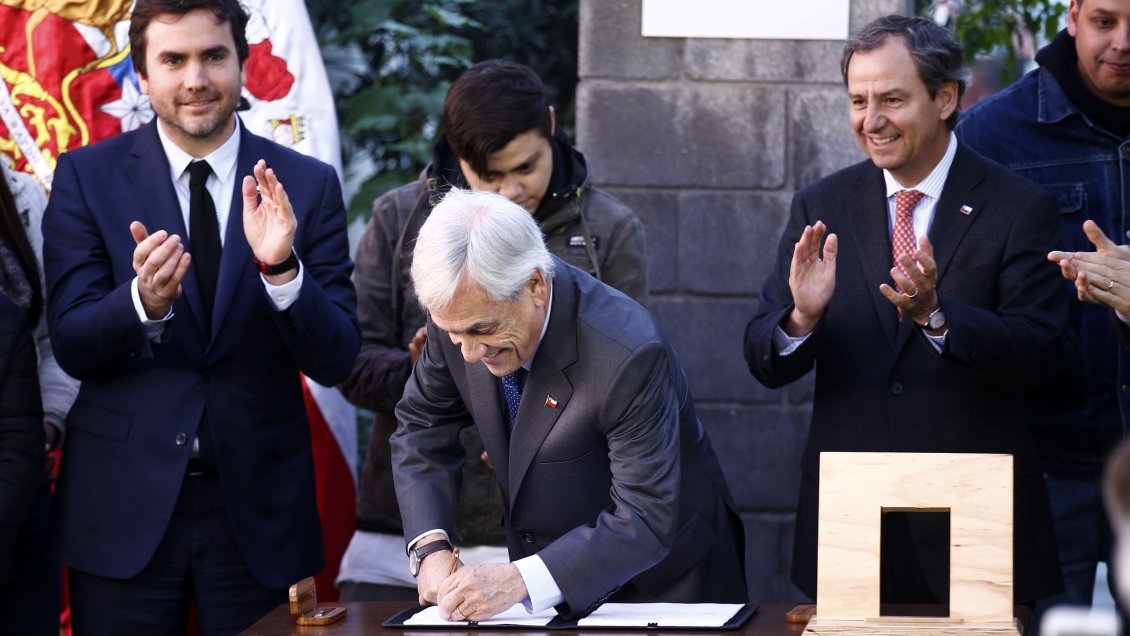 #Endeuda2: Senador Latorre lanzó campaña contra nuevo Sistema de Financiamiento Solidario