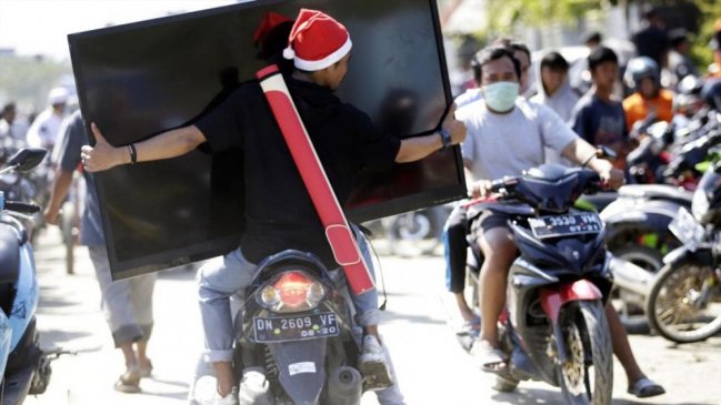 Al menos 92 detenidos por saqueos tras el terremoto y tsunami en Indonesia