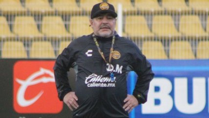   Diego Maradona se lanzó a un charco de agua en México emulando su celebración del 2009 