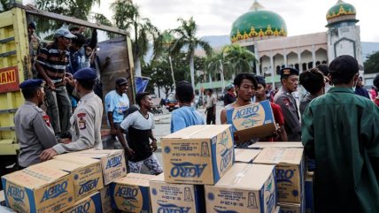   La ayuda humanitaria internacional llega a Indonesia tras terremoto y tsunami 