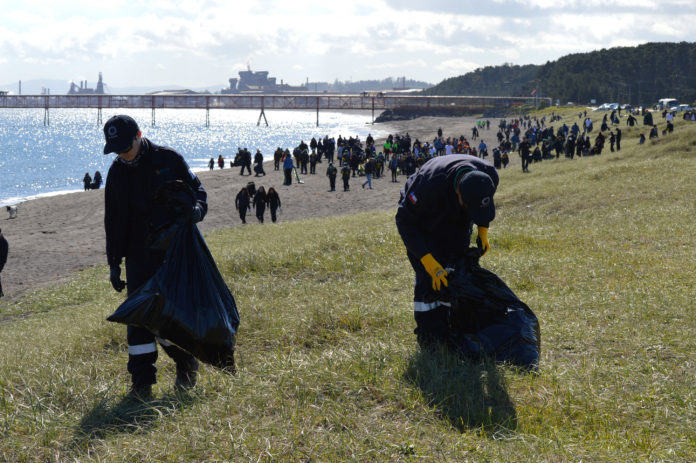 Hualpén: Más de 400 personas participaron de limpieza masiva a playa Caleta Lenga