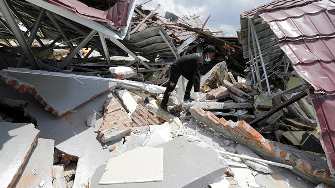A una semana del terremoto en Indonesia, hallan vivos a 31 menores