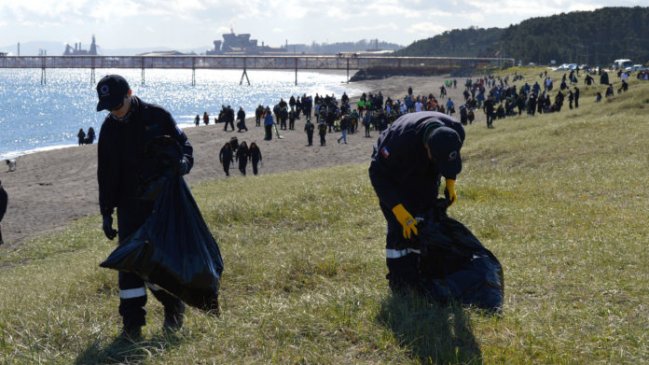 Hualpén: Más de 400 personas participaron de limpieza masiva a playa Caleta Lenga