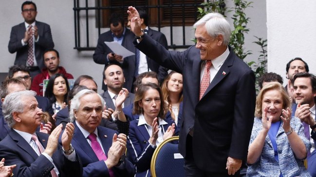  Carlos Peña: Piñera falsificó la historia al celebrar el 