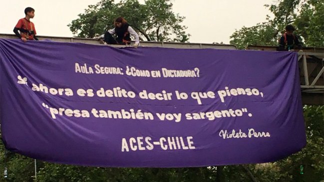 Estudiantes protestaron contra proyecto 