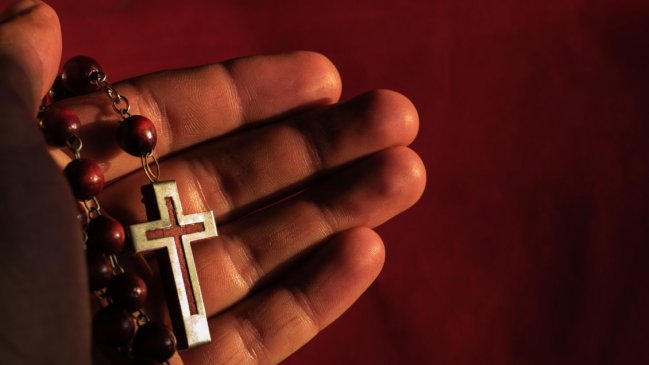 Sudafricano acusó abuso y violación de un cura católico durante dos años