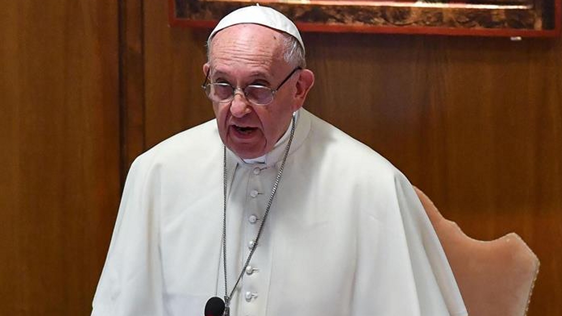 El papa afirmó que el aborto es como contratar a un sicario para resolver el problema