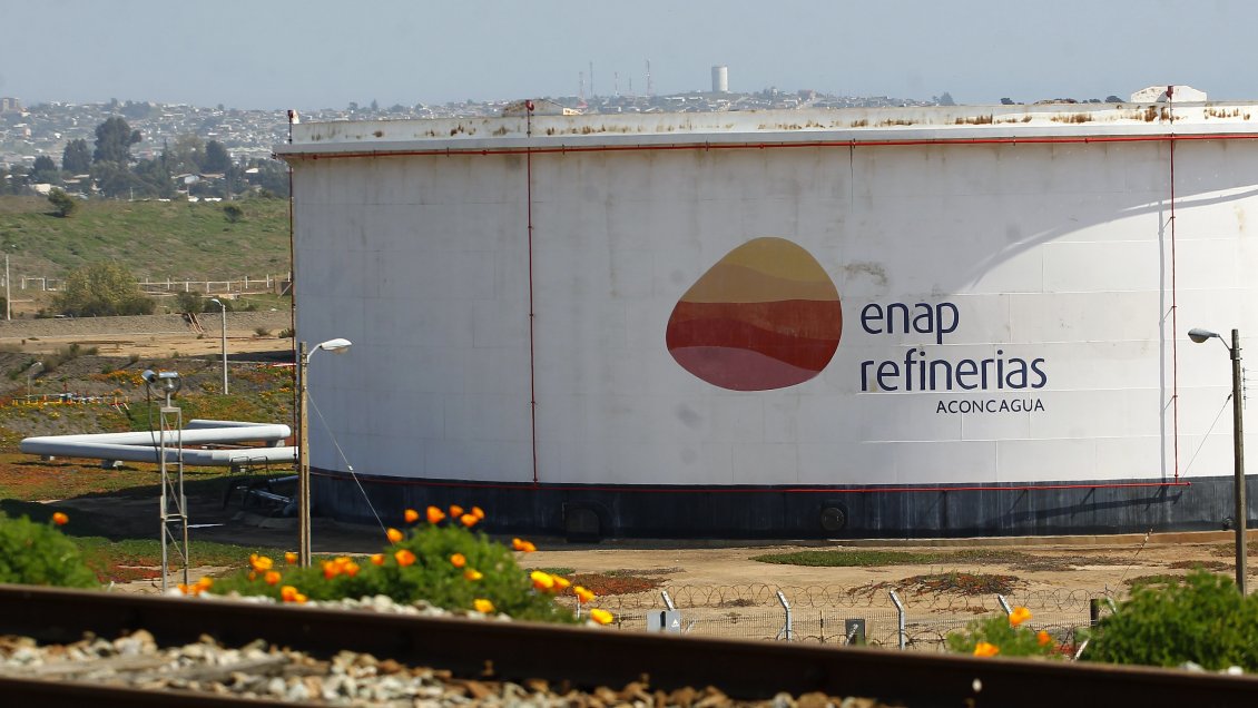 Policías que tomaron muestras en ENAP sufrieron intoxicaciones