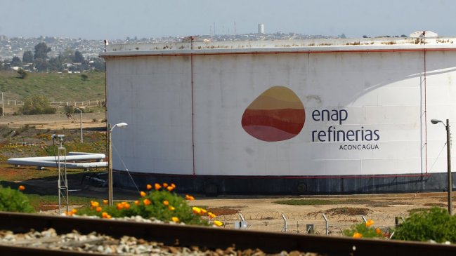 Policías que tomaron muestras en ENAP sufrieron intoxicaciones