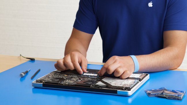 Denuncian que Apple cobra demasiado caro para reparar equipos
