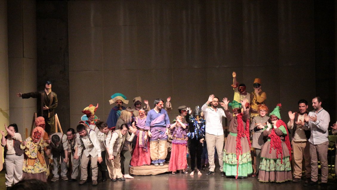 Compañía teatral de jóvenes con discapacidad cognitiva cerró en Talca su gira por el país