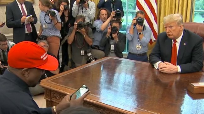 Kanye West se reunió con Donald Trump y reveló a todo el mundo la contraseña de su teléfono