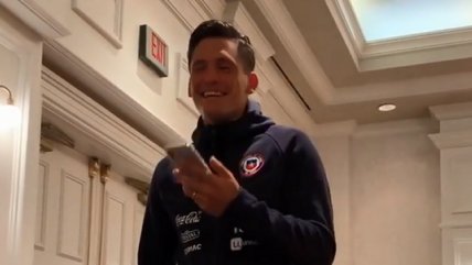 Un bailarín Alfonso Parot se sometió al tradicional bautizo en la Roja