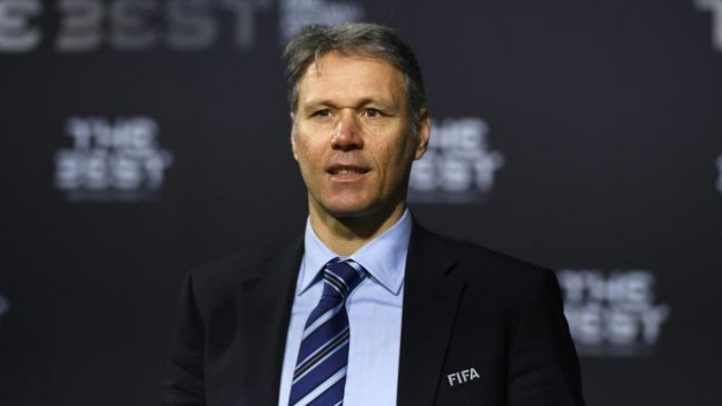 Marco Van Basten dejará de ser director de desarrollo técnico de la FIFA