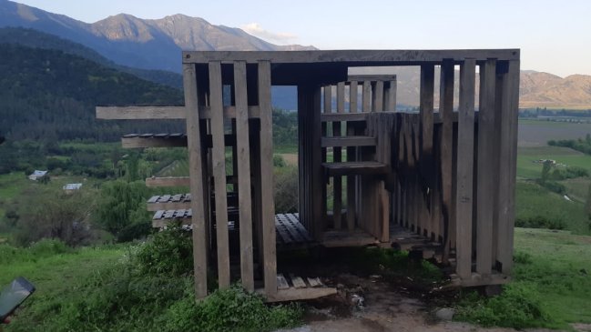 Indagan intencionalidad en incendio que afectó a mirador del Cerro Poqui