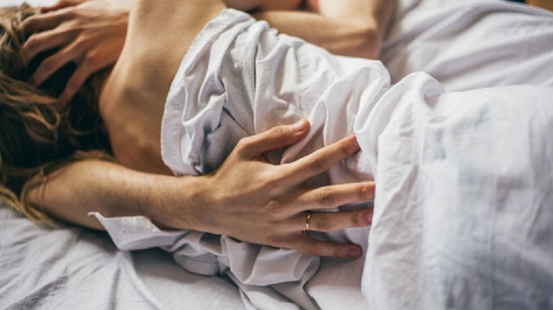 Mujer británica demandó a fabricante de cama por lesión durante el sexo