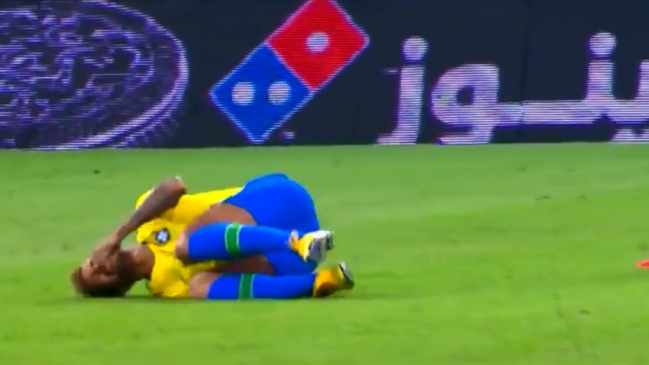 Las siete caídas de Neymar en el clásico entre Brasil y Argentina