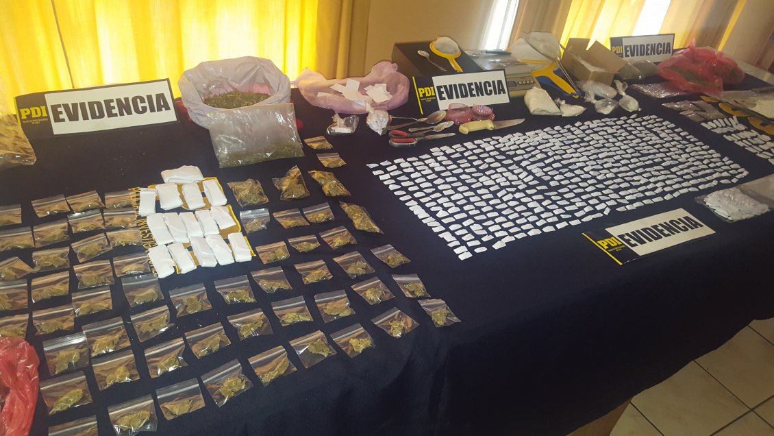 Desbaratan banda de mujeres que vendía drogas en La Serena