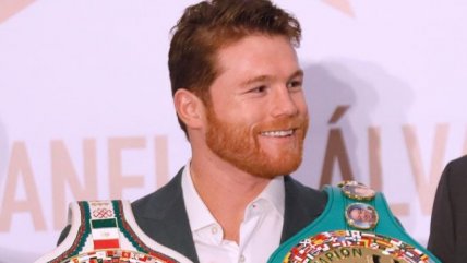 Saúl "Canelo" Alvarez recibió cinturón que lo acredita como campeón del CMB